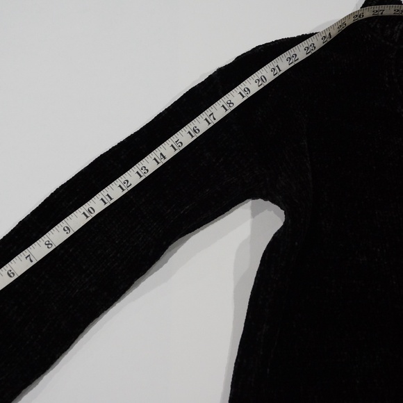 Design Lab - Black Chenille Cut-out Sweater. One Size. - Picture 5 of 10